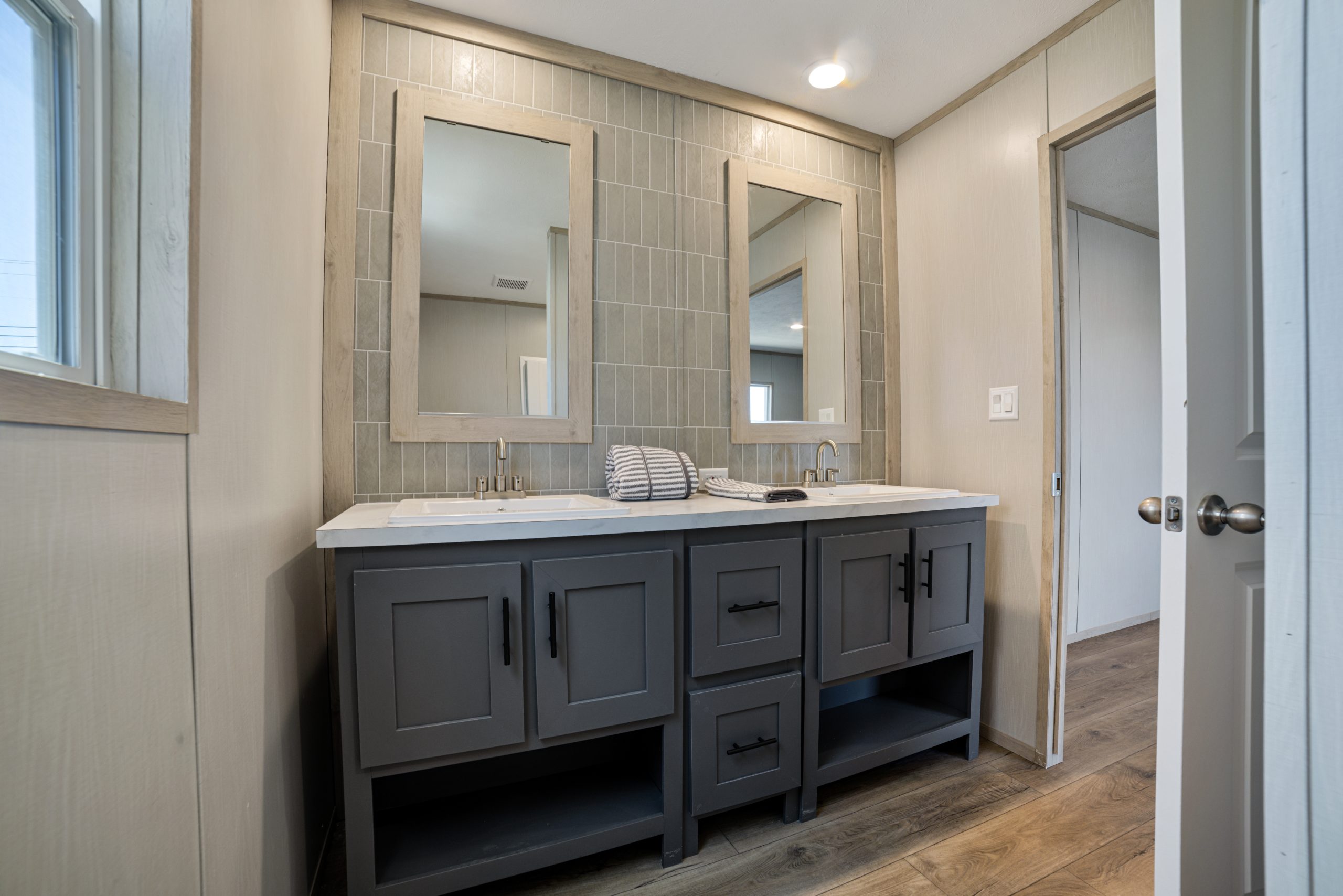 Mariner — Primary bathroom